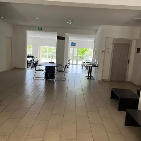 Studio Apartment *